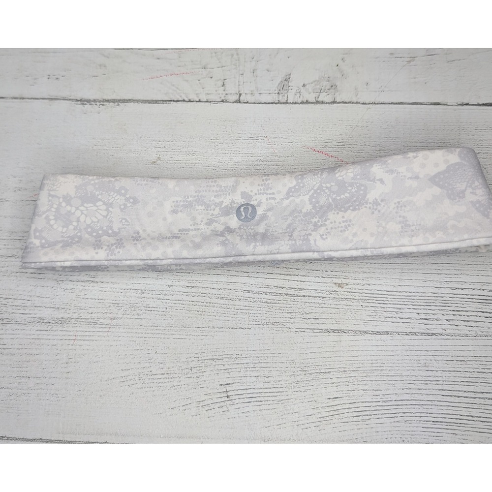 Lululemon Fly Away Tamer Headband Grey White Lace Floral Luxtreme Non-Slip OS